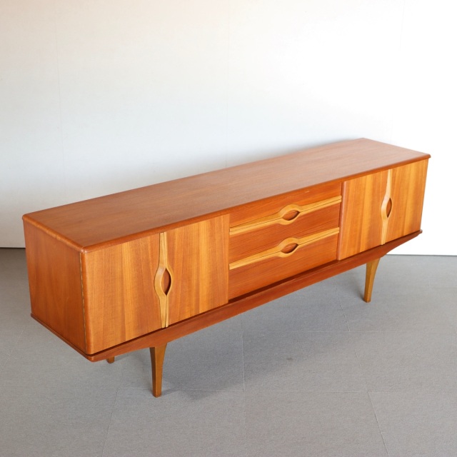 キキじゃない方】 ストーンヒルSTONEHILL製チーク材サイドボード 送料込み