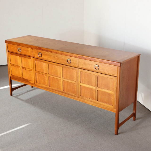 送料込み【自分ウケ】ネイサンNATHAN製サイドボード