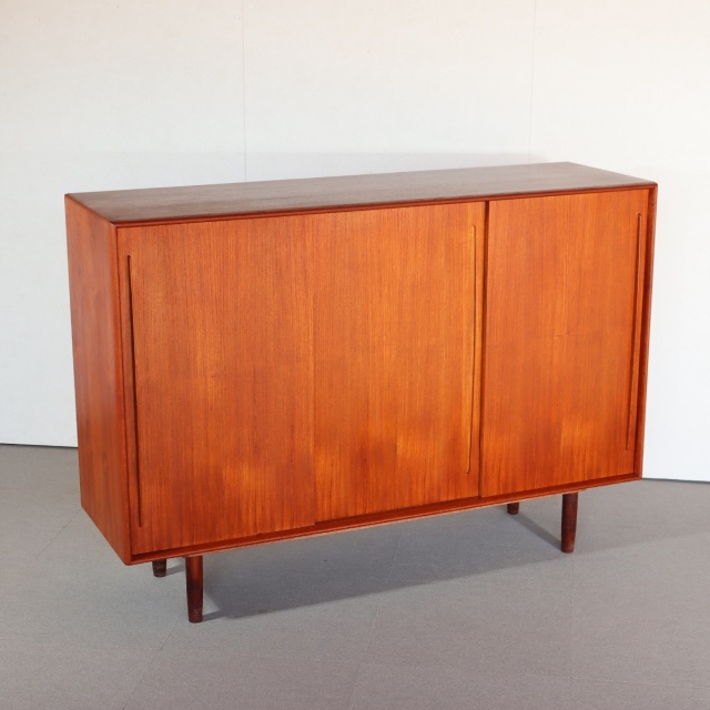 送料込み【ヒッポ】デンマーク製ハイサイドボード