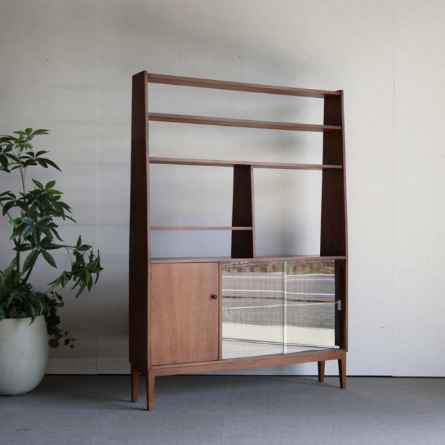 親方が考える構造美。 英国ヴィンテージのルームディバイダー・棚