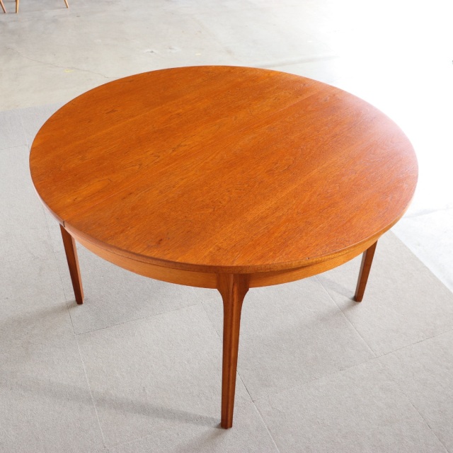 サトクリフオブトッドモーデンsutcliffeoftodmordenラウンドダイニング