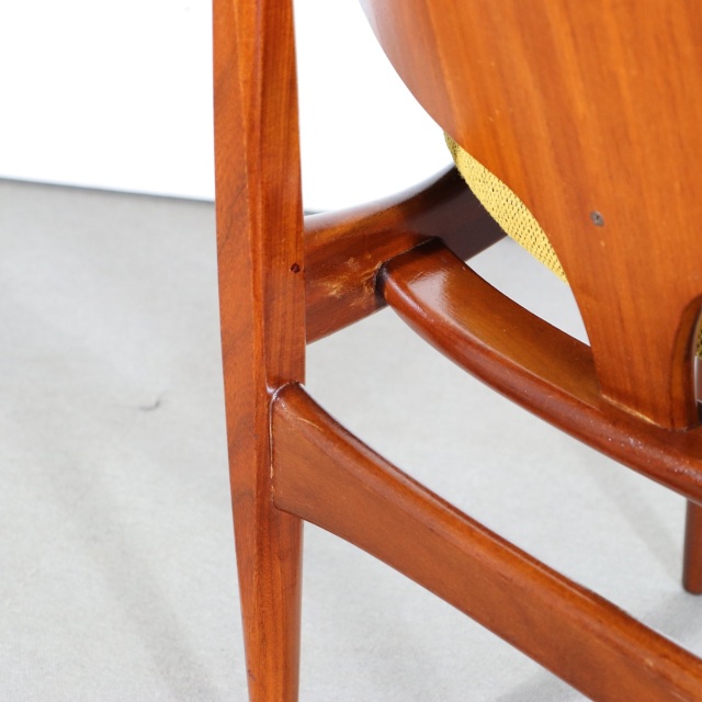 エリオッツオブニューベリーのダイニングチェア