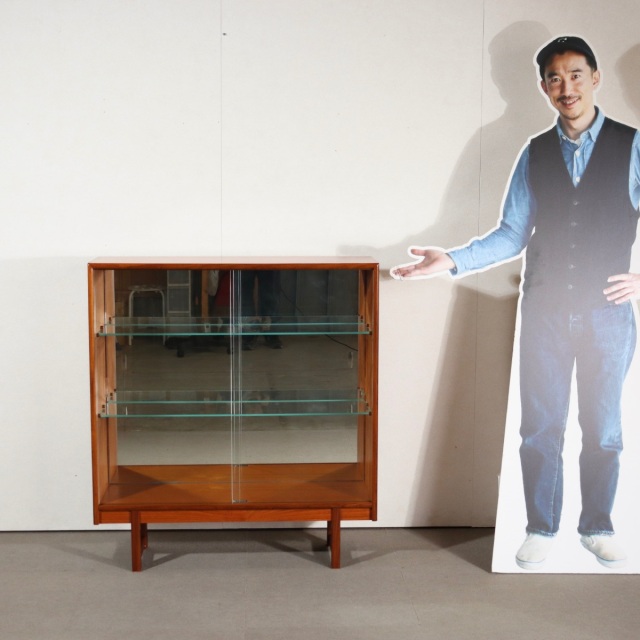 ターニッジTURNIDGEキャビネット。木の温度を感じるチーク材北欧ヴィンテージ。自然な美しさが光る。