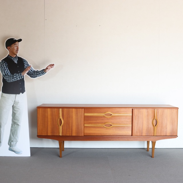 北欧ヴィンテージ　チーク　STONEHILL/ストーンヒル　サイドボード キキじゃない方】 ストーンヒルSTONEHILL製チーク材サイドボード 送料込み