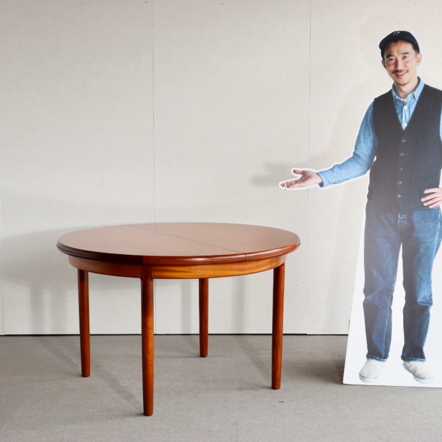 英国ヴィンテージのダイニングテーブル