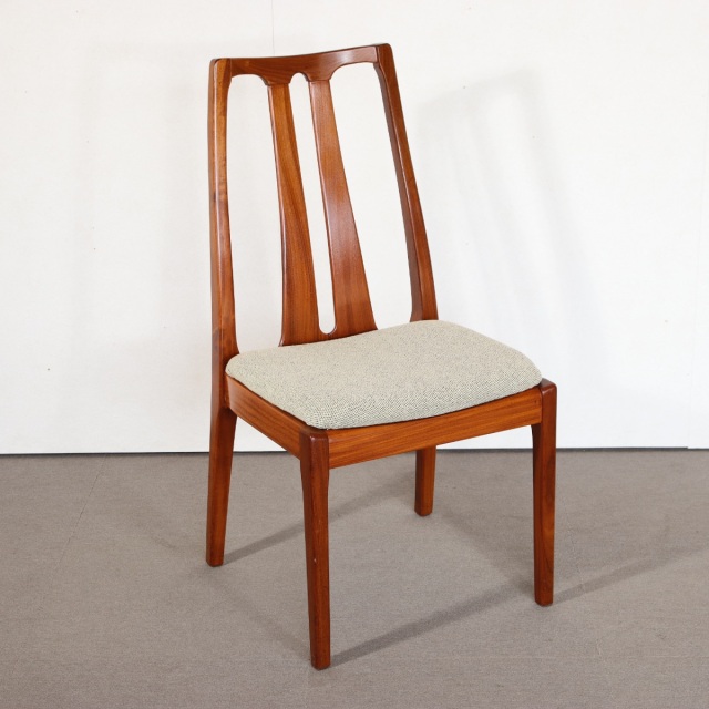 英国ヴィンテージ家具 NATHAN（ネイサン）｜誠実な造りと端正なチーク