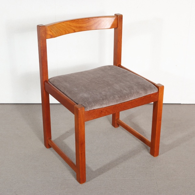 英国ヴィンテージのダイニングチェア。