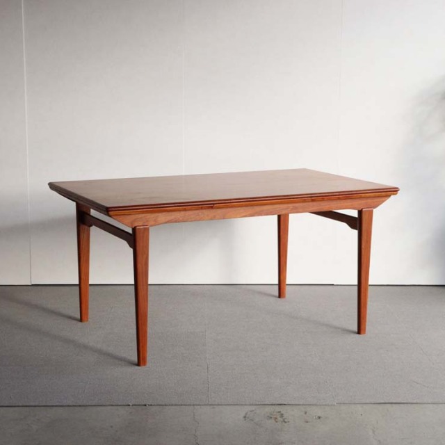 デンマーク製のヴィンテージダイニングテーブル