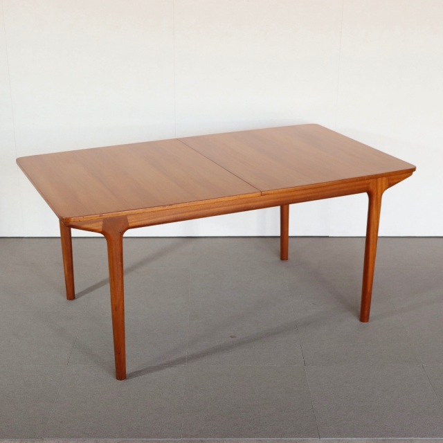 北欧・英国現地で目利きしたヴィンテージ・アンティークのダイニング