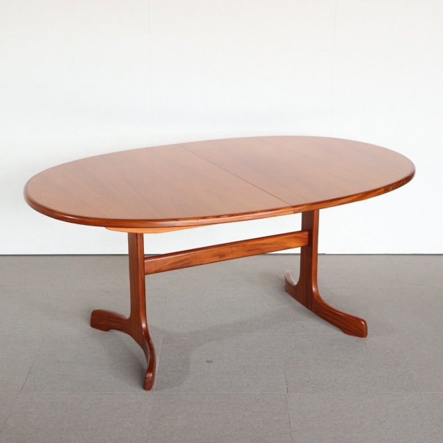 ジープランG-PLANのチーク材オーバル型ダイニングテーブル