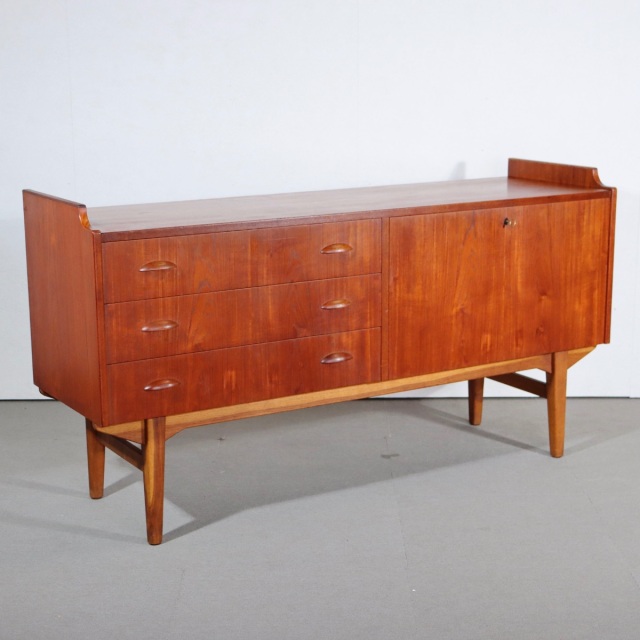 デンマーク製サイドボード