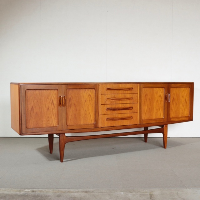 ジープランG-PLAN製サイドボード。通称ロングジョン。