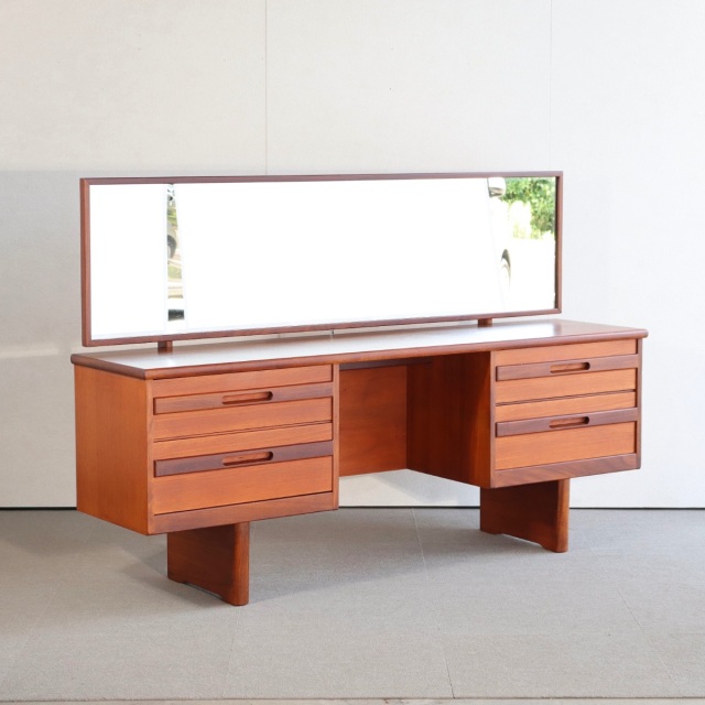 英国ヴィンテージ家具 WILLIAM LAURENCE（ウィリアム・ローレンス