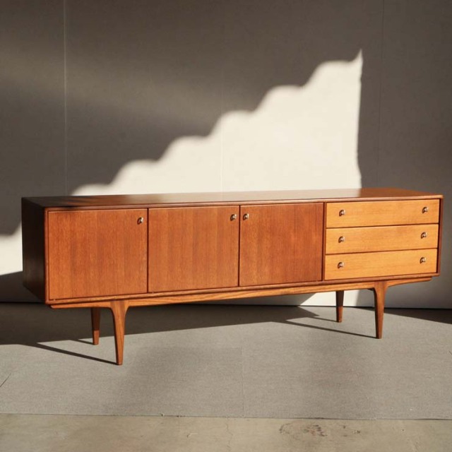 ヤンガーYOUNGERのサイドボード