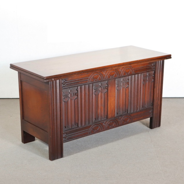 ストロングボーのヴィンテージボックス。