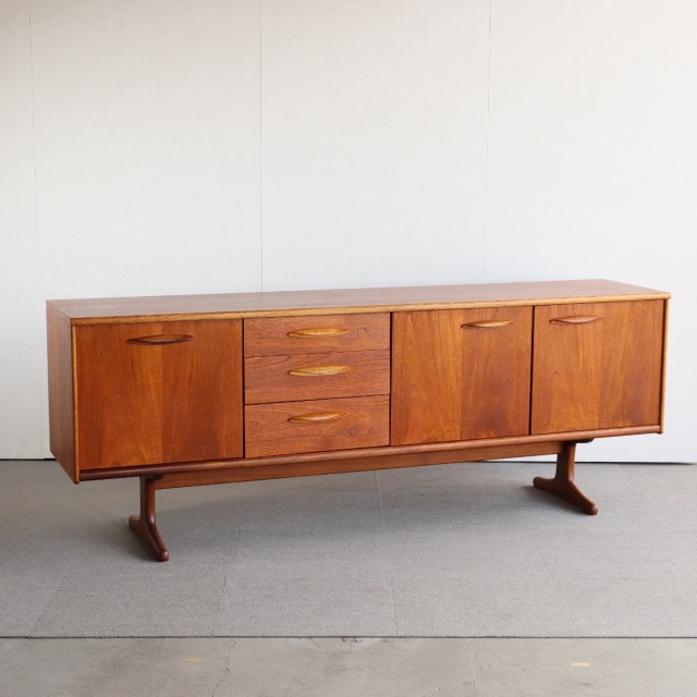 オースティンスイートAUSTINESUITEのサイドボード