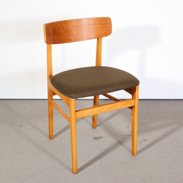 ヴィンテージのダイニングチェア。