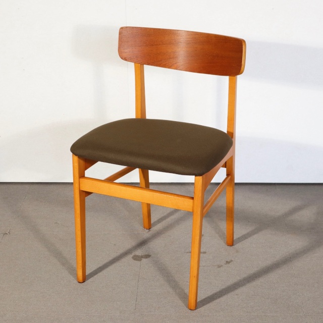 ヴィンテージのダイニングチェア。