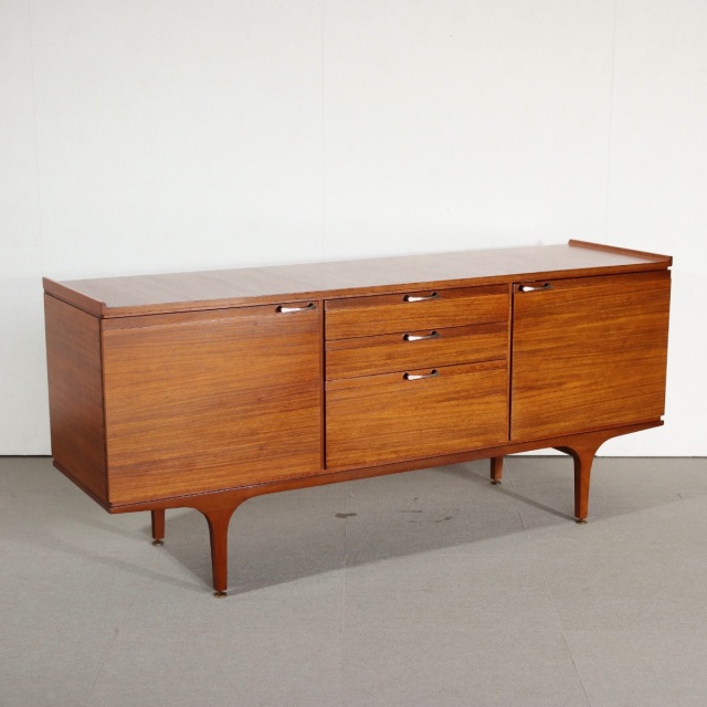 英国ヴィンテージ家具 MEREDREW（メレデュー）｜繊細なラインと誠実な