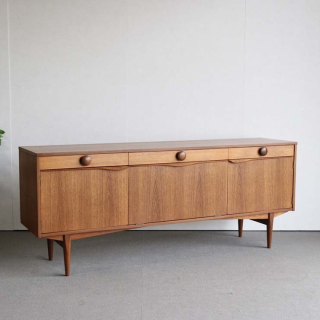 elliotts of newbury ヴィンテージ 英国 サイドボード elliotts of newbury ヴィンテージ 英国 サイドボード 職人気質が強め