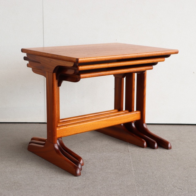 英国ヴィンテージのネスト