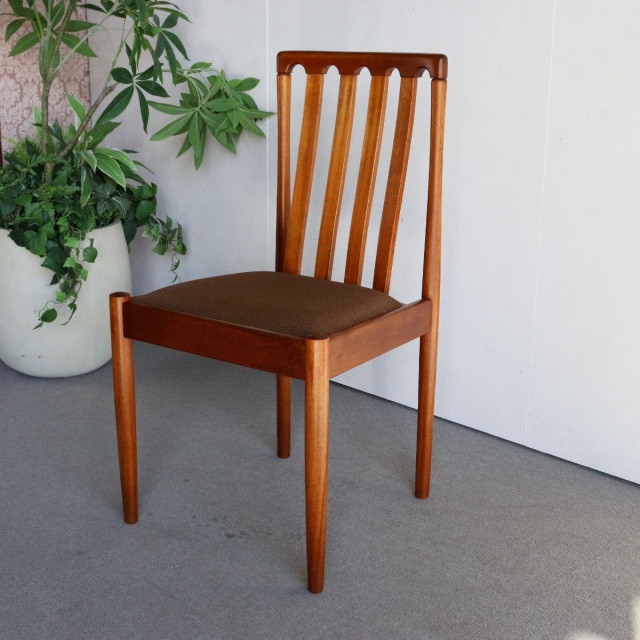 メレデューMEREDEWのダイニングチェア