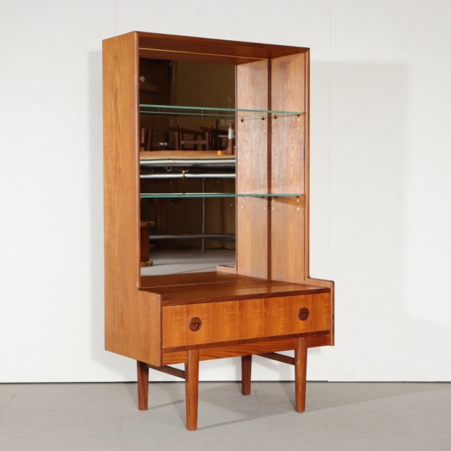 英国ヴィンテージ家具 TURNIDGE（ターニッジ）｜魅せるキャビネットと