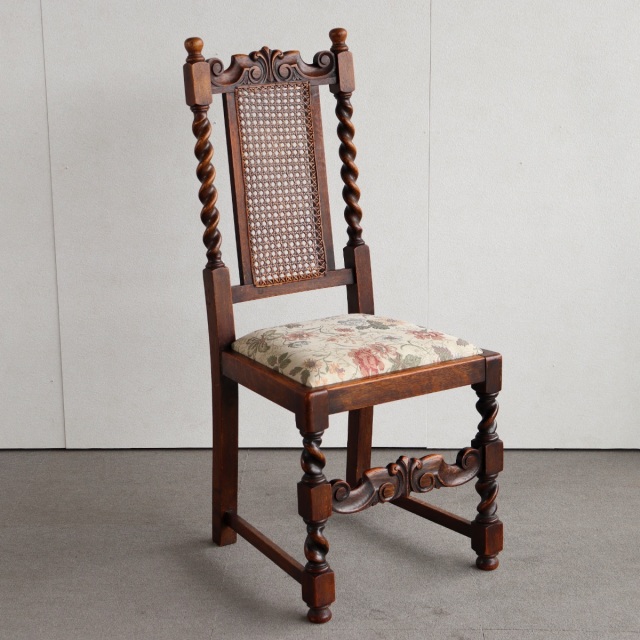 英国ヴィンテージのオーク材の籐製背もたれチェア