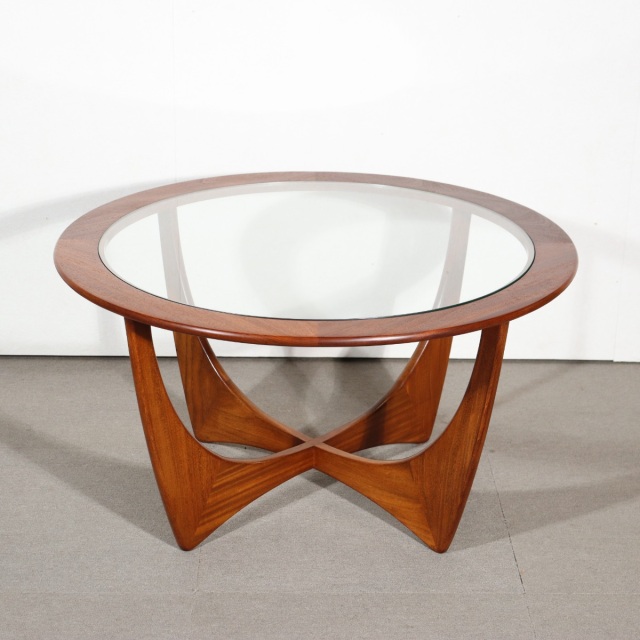 ジープランG-PLANコーヒーテーブル。上質な雰囲気を纏うヴィンテージ家具。存在感ある仕上がり。