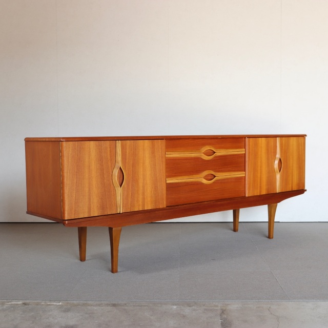 キキじゃない方】 ストーンヒルSTONEHILL製チーク材サイドボード 送料込み