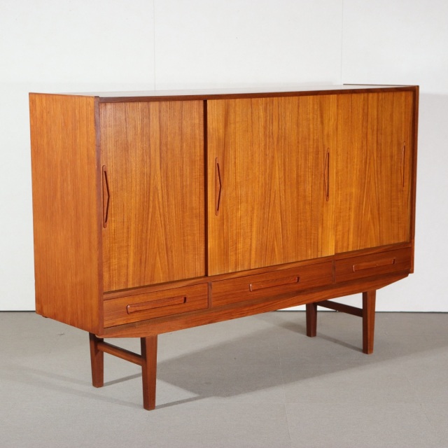 北欧・英国現地で目利きしたヴィンテージ・アンティークのサイドボード