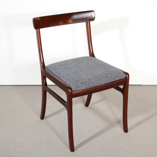 olewanscherの椅子。チーク材の優しい艶が光る北欧ヴィンテージ。どんな空間にも馴染む一台。