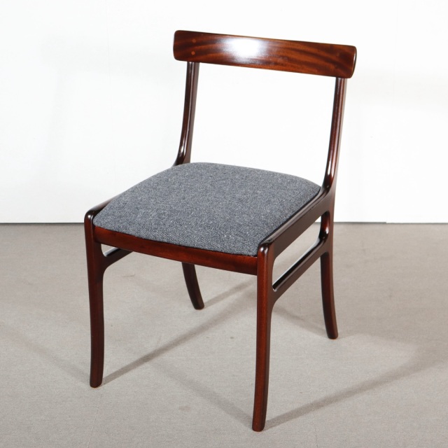 olewanscherの椅子。経年の風合いが心地よいチーク材北欧ヴィンテージ。穏やかに佇む上質な家具。