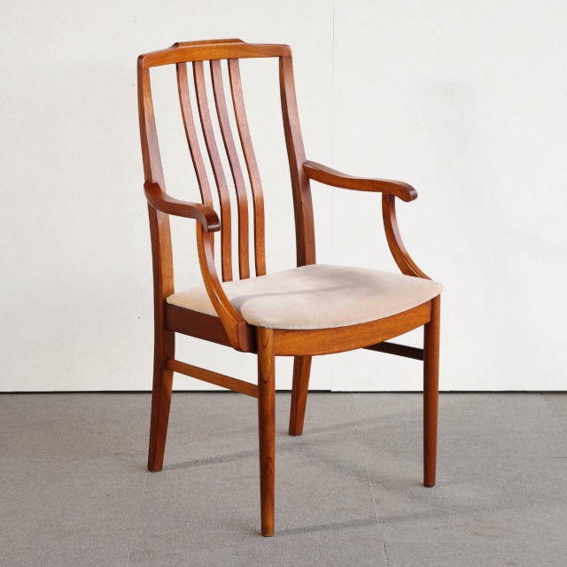 エラそうと見せかけて】 ヴィンテージダイニングチェア チーク材