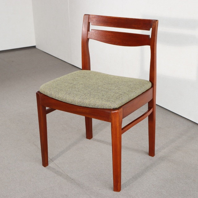 英国ヴィンテージ家具 NATHAN（ネイサン）｜誠実な造りと端正なチーク