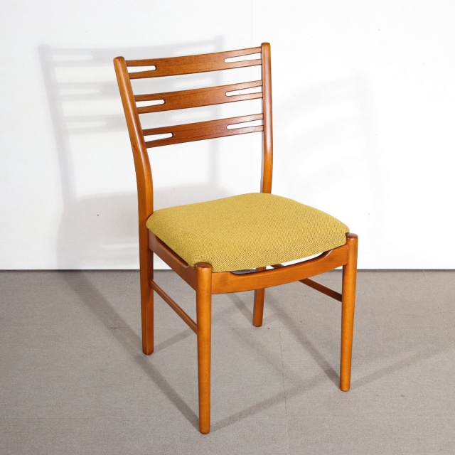 Farstrup製ダイニングチェア。自然な艶をまとったチーク材北欧ヴィンテージ。