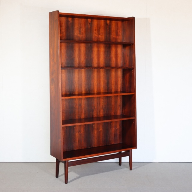 ブックケース。JohannesSorthデザイン。洗練された印象のヴィンテージ家具。美しい木目が魅力。