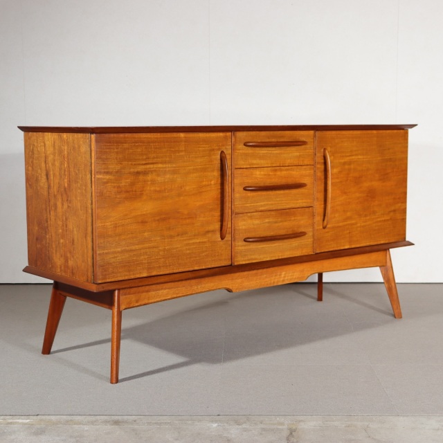 パンクな親方コックスさん】 アルフレッドコックス製サイドボード 送料込