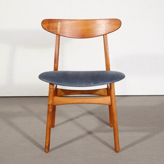 ハンスウェグナーのダイニングチェア。