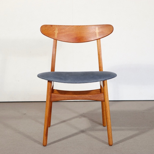 ハンスウェグナーのダイニングチェア。