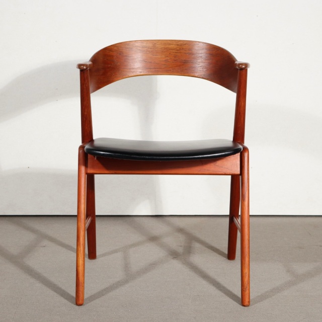 デンマーク製ダイニングチェア。チーク材の深みある色味が美しいヴィンテージ。洗練された一台。