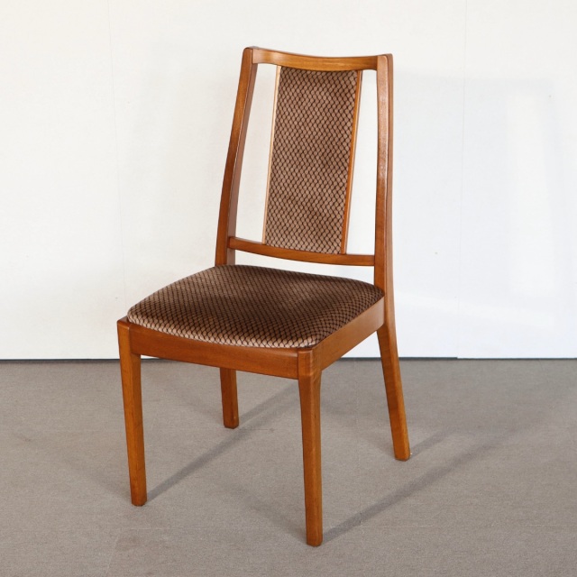 英国ヴィンテージ家具 NATHAN（ネイサン）｜誠実な造りと端正なチーク