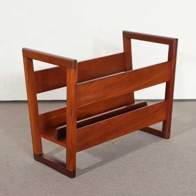 こっちのヴィンテージ」の鏡、マガジンラックなど