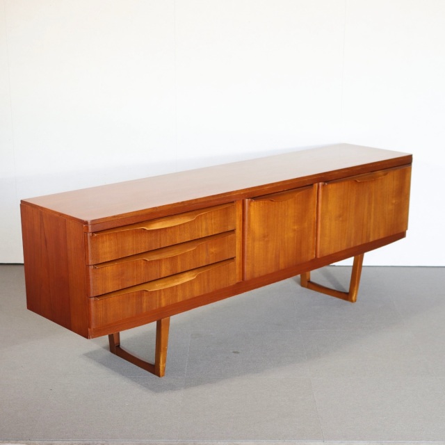 ストーンヒルSTONEHILLのサイドボード