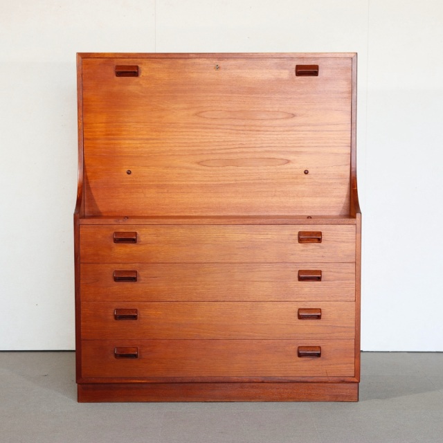 デンマーク製ビューロー。BorgeMogensenデザイン。