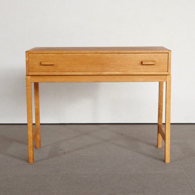 デンマーク製コンソール。