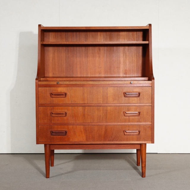 デンマーク製ビューロー。落ち着いた佇まいが魅力のヴィンテージ家具。自然な美しさ。