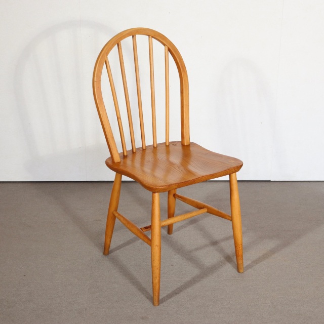 アーコールERCOL製チェア。木目の揺らぎが美しい北欧ヴィンテージ。自然な温もり。