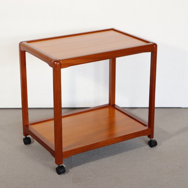 北欧ヴィンテージのトロリー