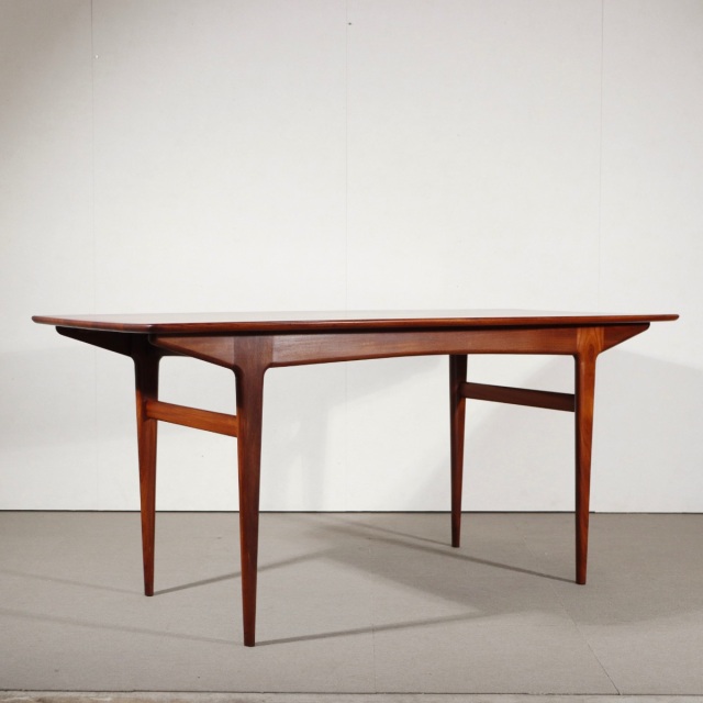 ヤンガーYOUNGERダイニングテーブル